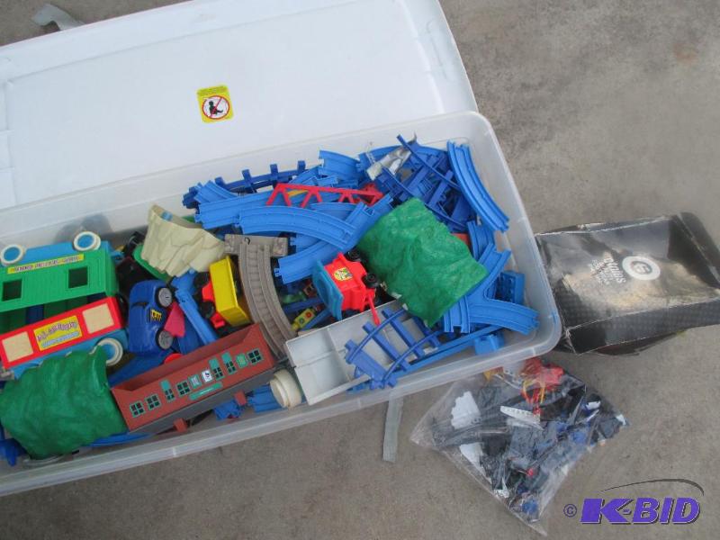 lot 170 image: lot of toys minture soldiers, train track ect...