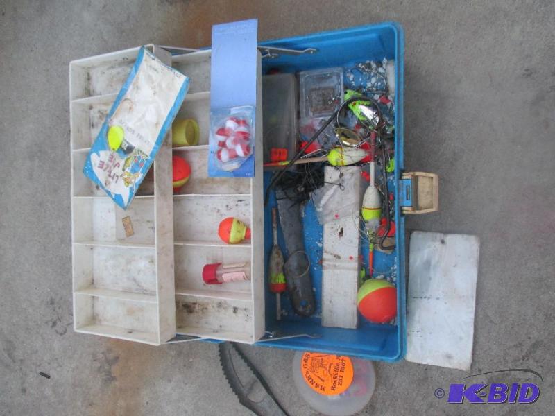 lot 181 image: tackel box with fishing tackel...