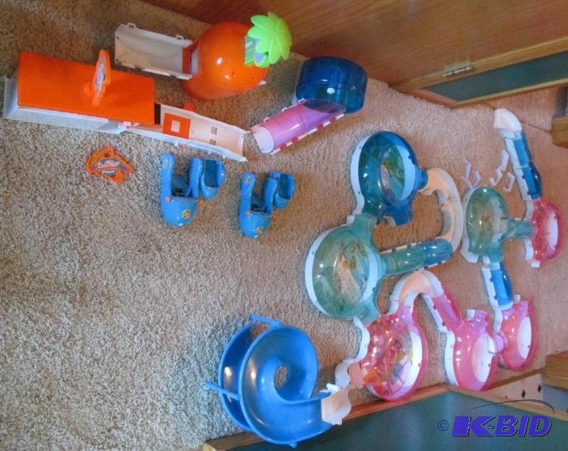 lot 41 image: big lot of Zhu Zhu hamster tunnels and misc p...