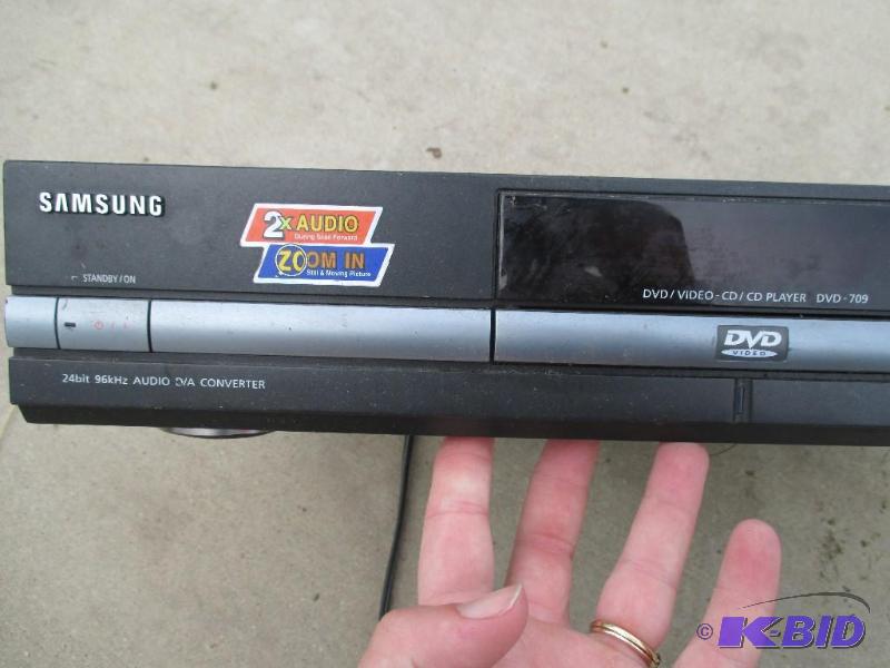 lot 49 image: Samsung DVD-CDCD player DVD-709 with no powe...