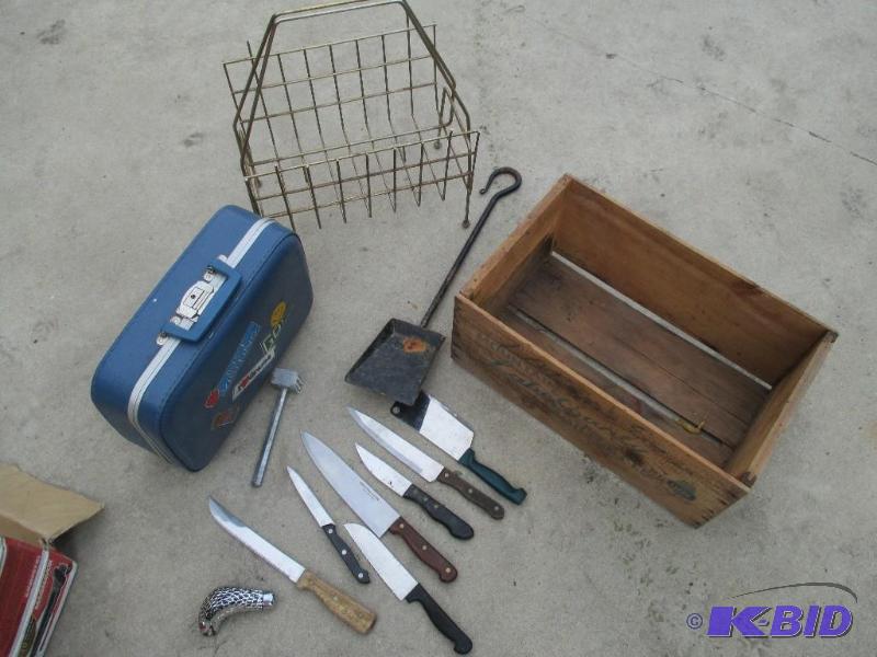 lot 56 image: small shovel, magazine rack, mini suit case, ...