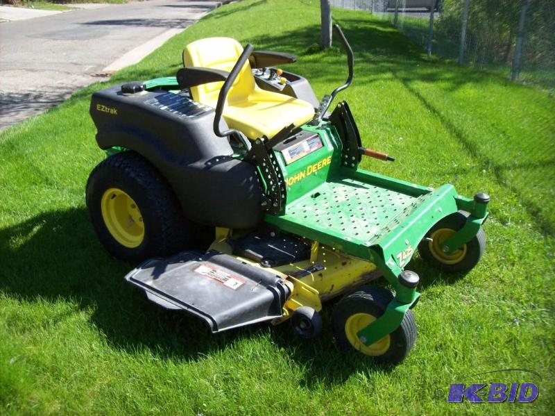 John Deere Z425 Zero Turn Lawn Mower