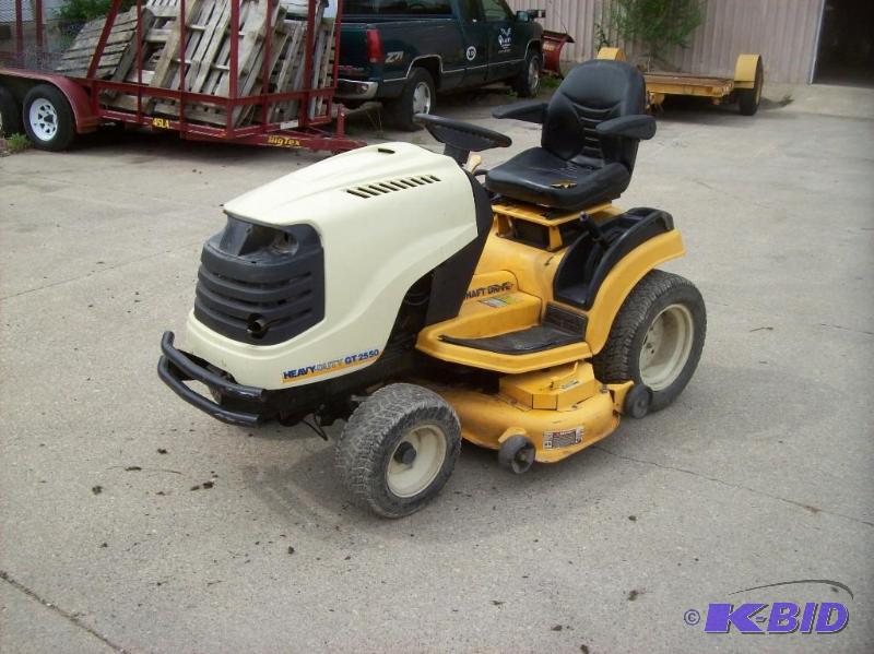 Cub Cadet 2550 Riding Lawn Mower