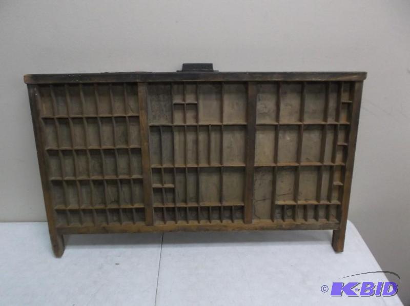 lot 11 image: Vintage Hamilton Shadow Box Trinket Rack...