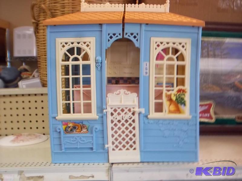 lot 118 image: Barbie Doll House...
