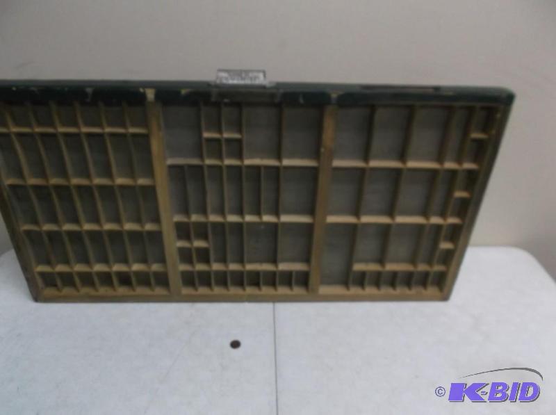 lot 12 image: Vintage Hamilton Shadow Box Trinket Rack...