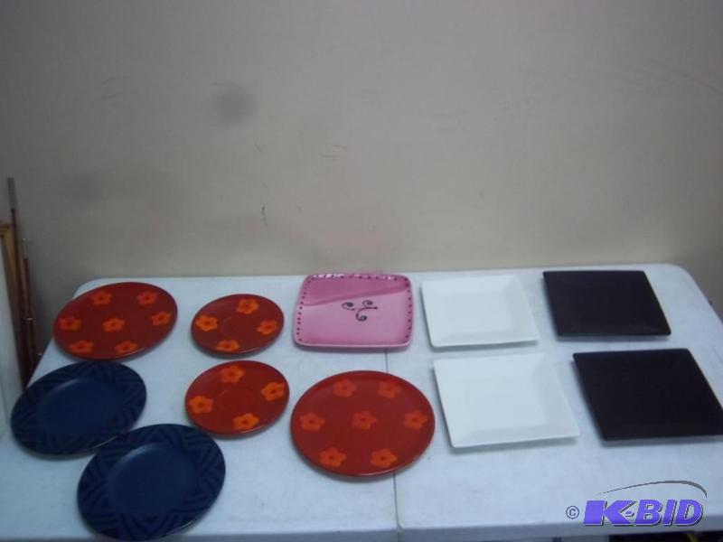 lot 128 image: Lot Of Designer Plates...