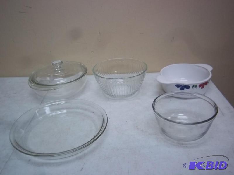 lot 134 image: Lot Of Kitchen Dishes, Some Pyrex...