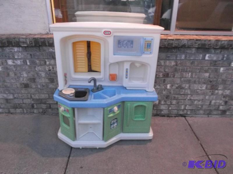 lot 14 image: Little Tikes Play Kitchen...