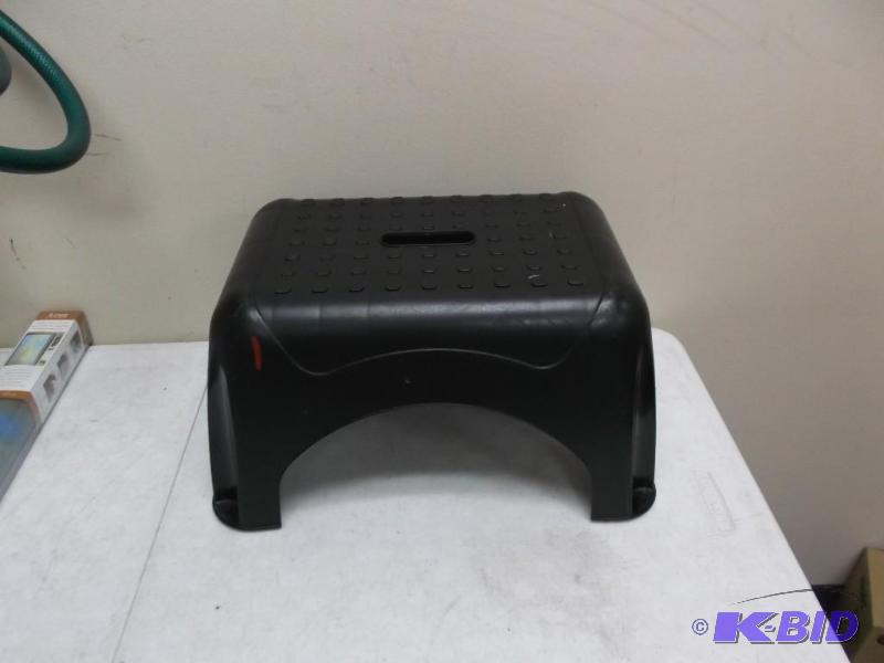 lot 25 image: Plastic Step Stool...