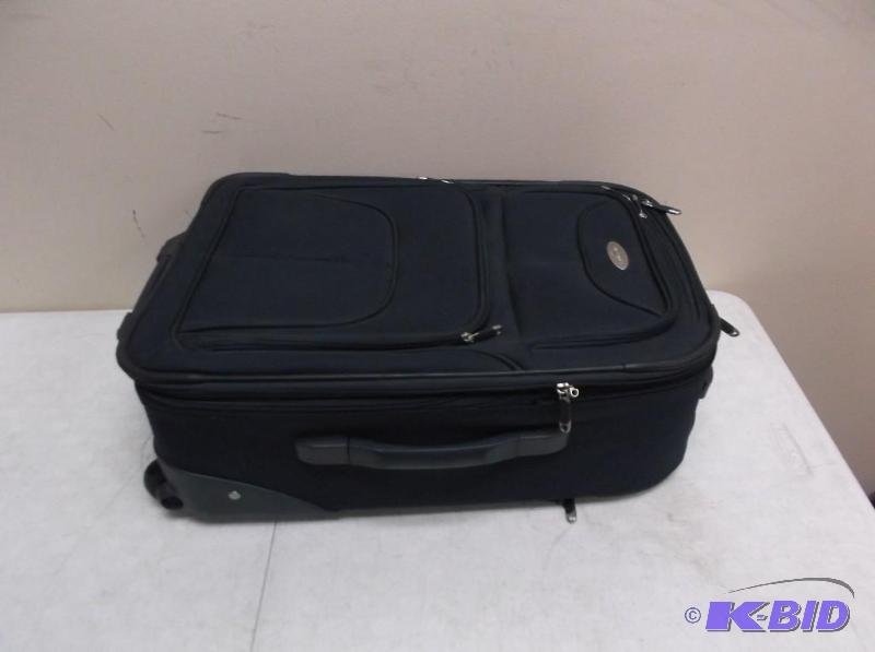 lot 72 image: Medium Size Roller&nbspLuggage Bag, Light We...
