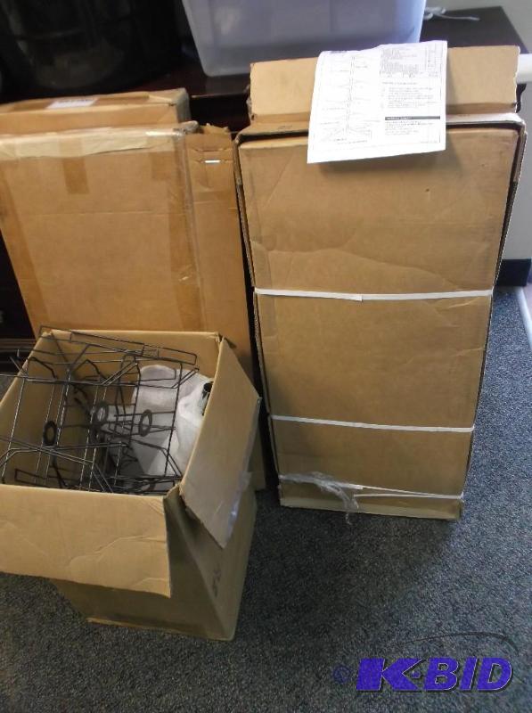 lot 75 image: Lot Of New Store Racks...