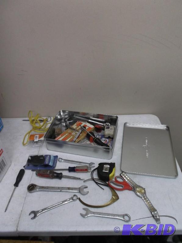 lot 86 image: Tin Filled With Tools And Other Stuff...