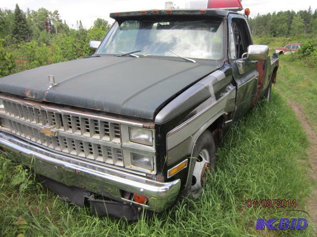 Chevy 1 Ton Wrecker with stinger