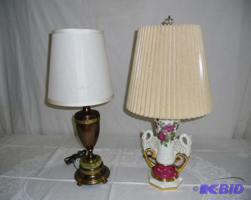 lot 10 image: 2 Vintage Estate Table Lamps