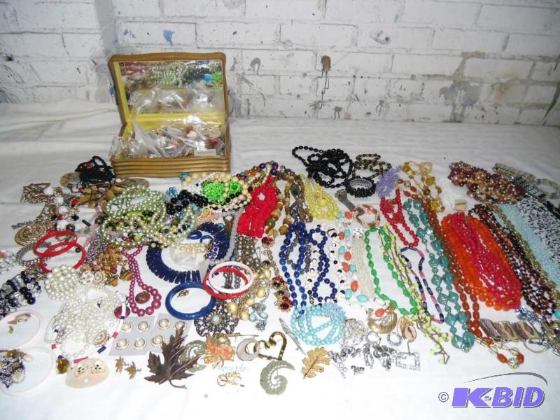 lot 13 image: Large Lot of Vintage Jewelry from several Estates