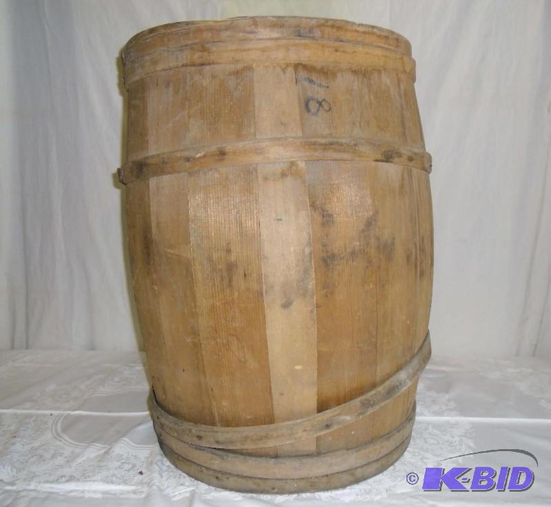 lot 3 image: Antique Wood Barrel