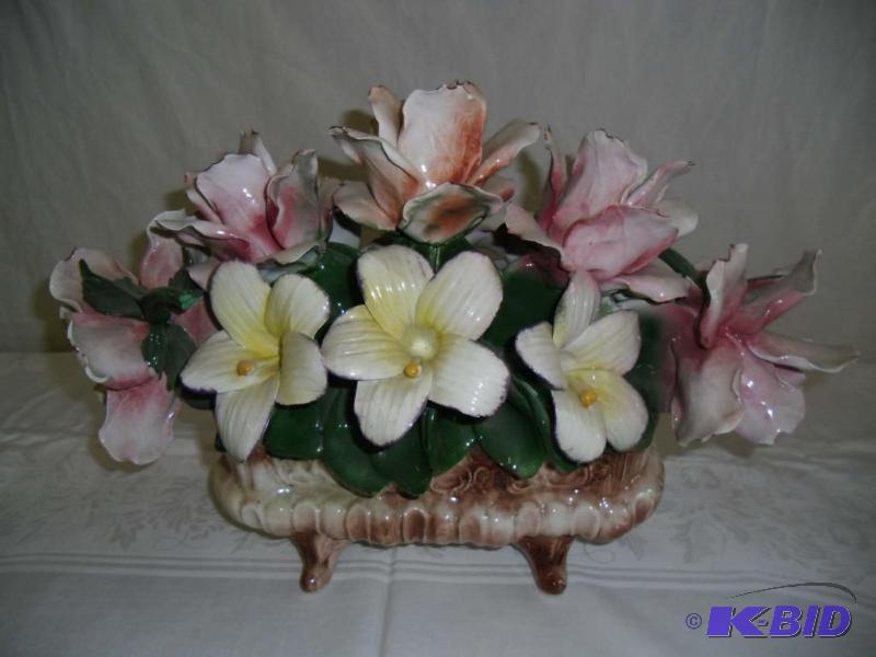 lot 5 image: Large Capodimonte Flower Bouquet
