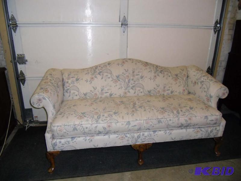 lot 8 image: Thomasville Camel Back Sofa