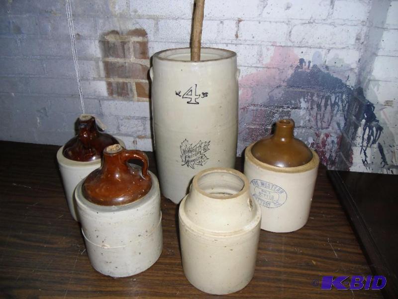 lot 9 image: Lot Vintage Stoneware Pottery Crocks