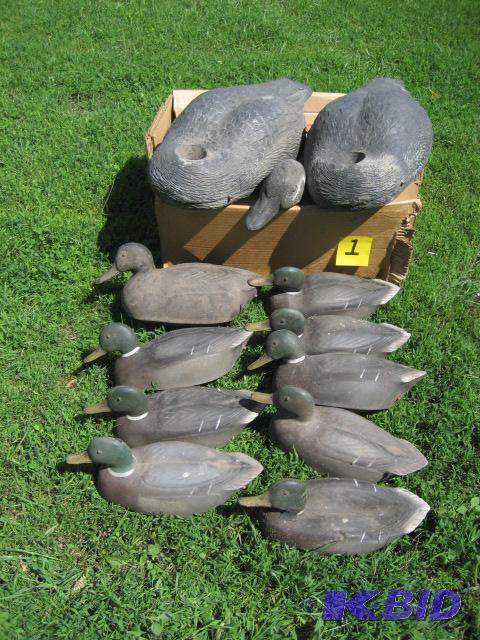 VINTAGE DUCK AND GOOSE DECOYS. DUCK DECOYS AR...