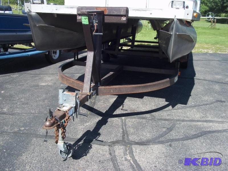 lot 11 image: 24 Bunk Pontoon Trailer
