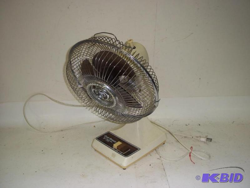 lot 122 image: Table Fan