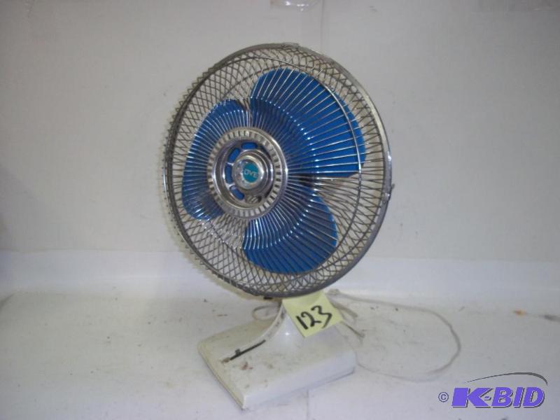 lot 123 image: Table Fan