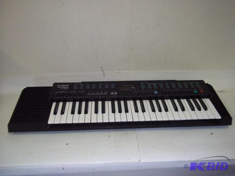 lot 132 image: Electric Piano