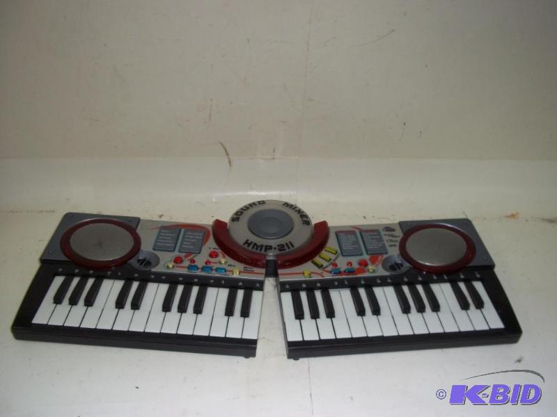 lot 134 image: Electric Piano
