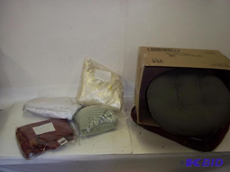 lot 143 image: Bar stool cushions