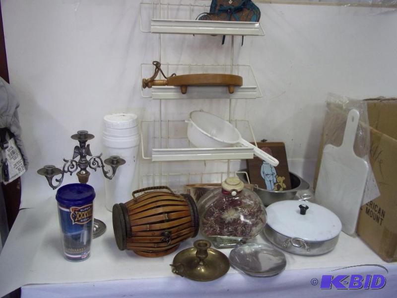 lot 165 image: Decor