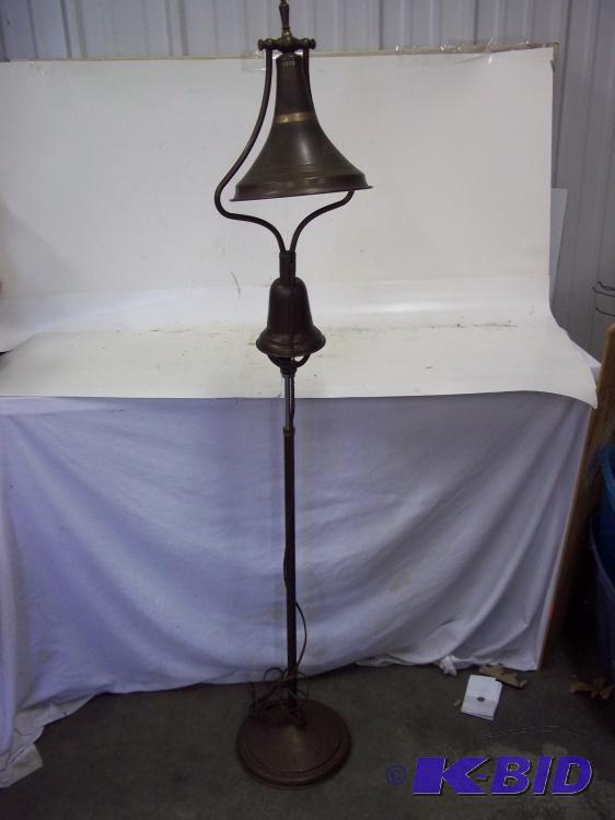 lot 176 image: Lamp