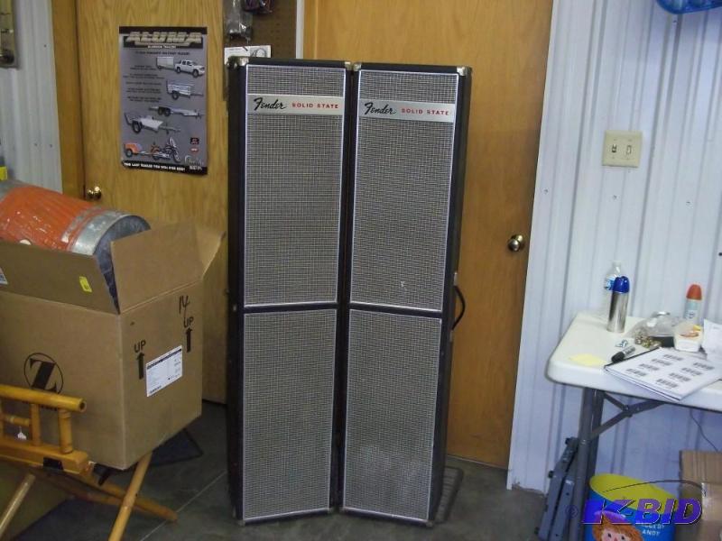 lot 18 image: Fender Speaker Enclosures
