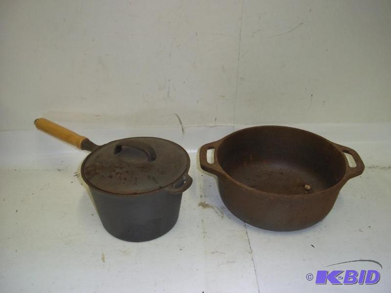 lot 185 image: Cast iron pots with lid