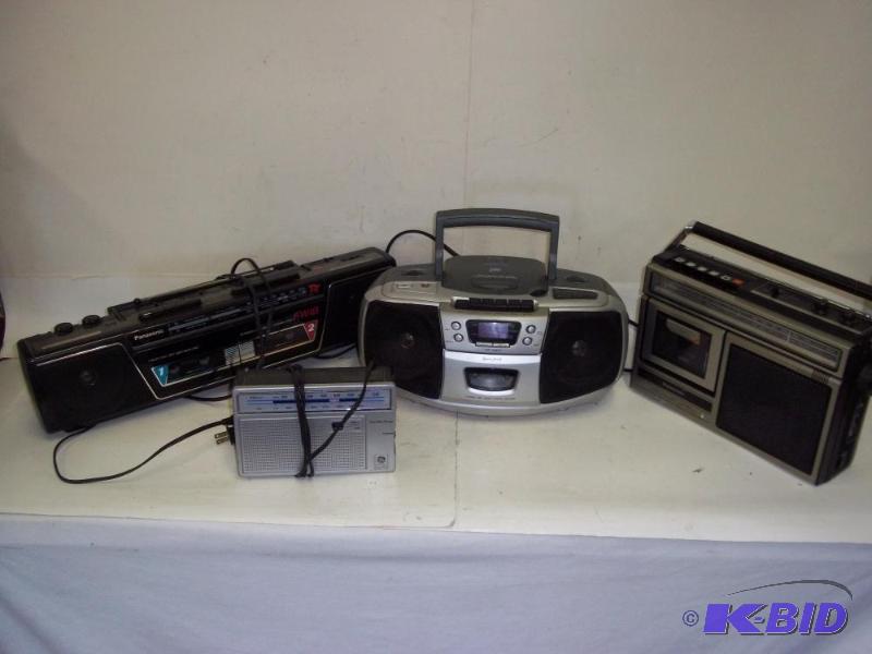 lot 190 image: Radios