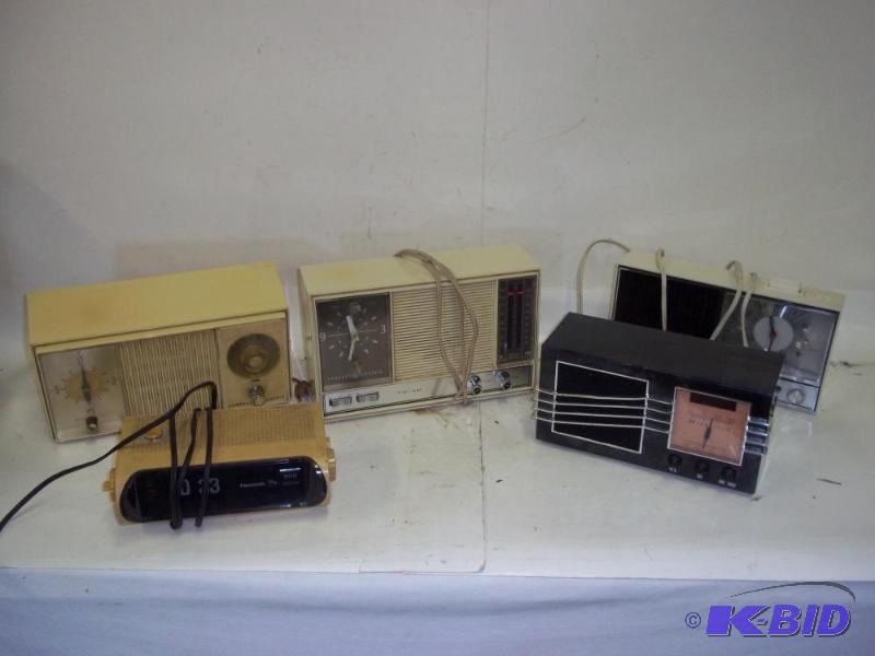 lot 196 image: Radios