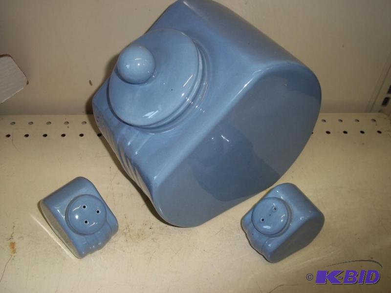 lot 209 image: New Cookie Jar with matching salt and pepper shakers