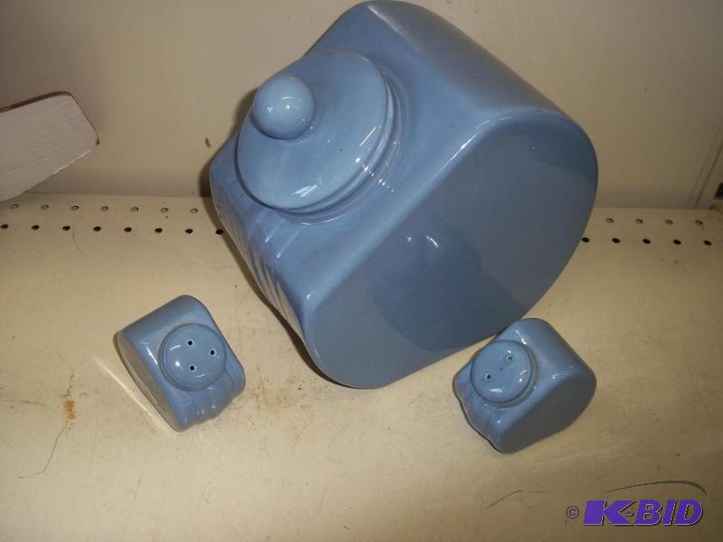 lot 211 image: New Cookie Jar with matching salt and pepper shakers