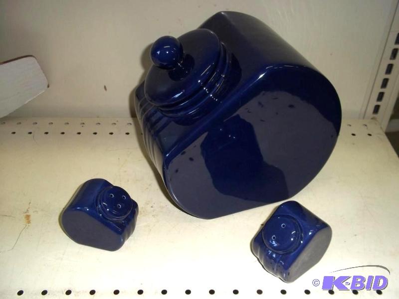 lot 213 image: New Cookie Jar with matching salt and pepper shakers