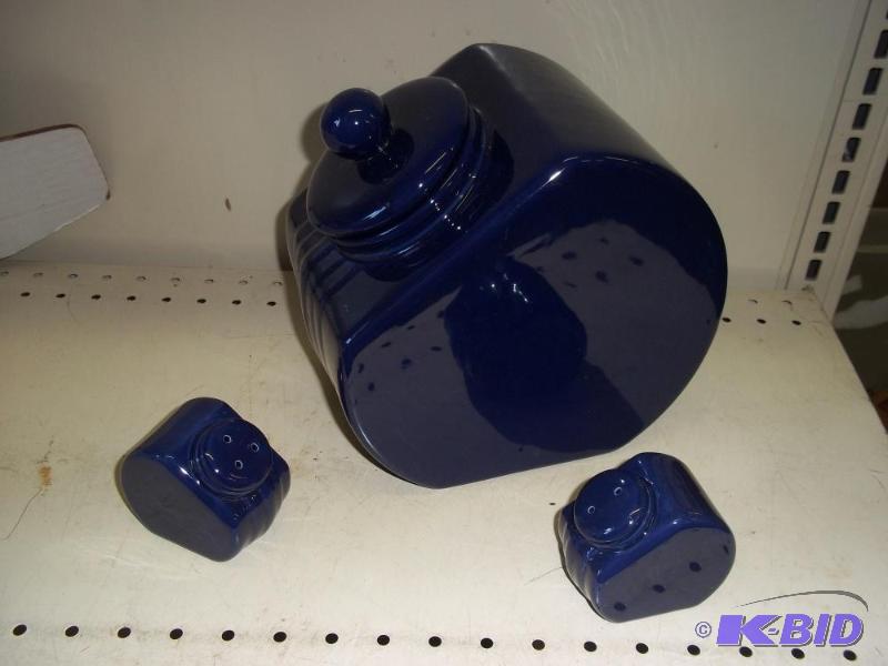 lot 214 image: New Cookie Jar with matching salt and pepper shakers