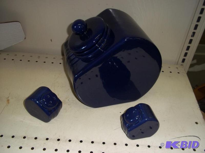 lot 215 image: New Cookie Jar with matching salt and pepper shakers