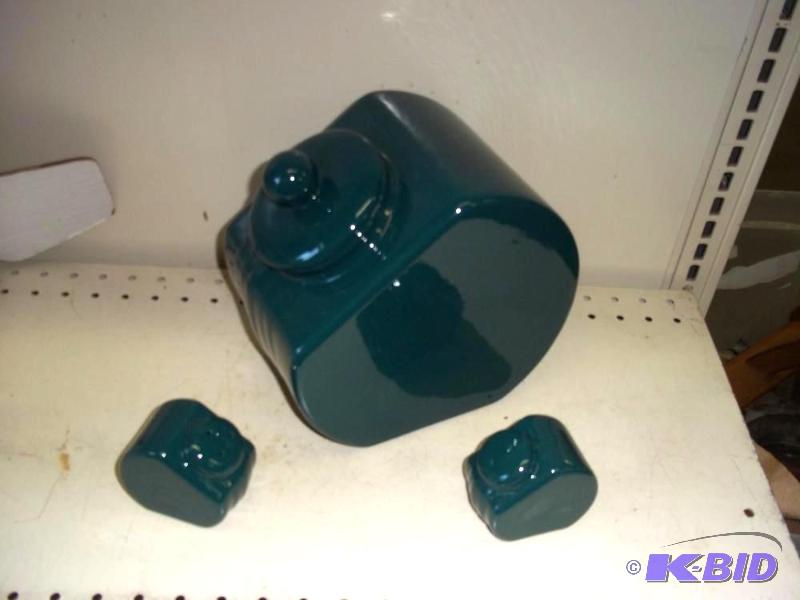 lot 216 image: New Cookie Jar with matching salt and pepper shakers