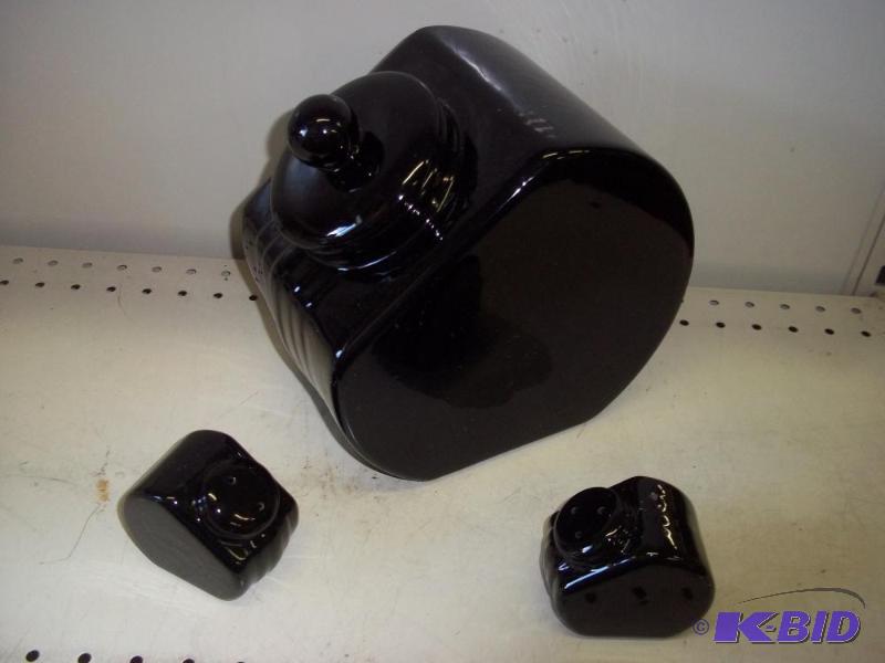 lot 218 image: New Cookie Jar with matching salt and pepper shakers