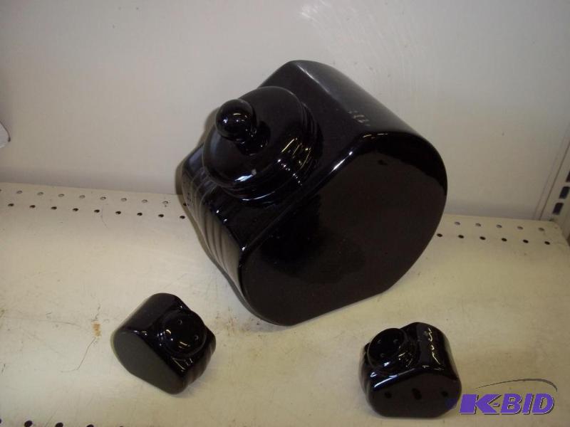 lot 219 image: New Cookie Jar with matching salt and pepper shakers