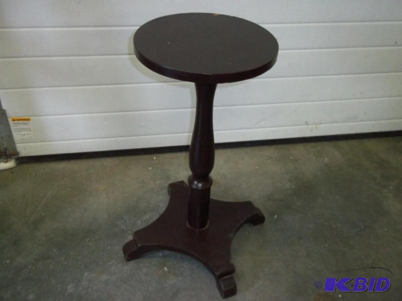 lot 236 image: Plant Stand