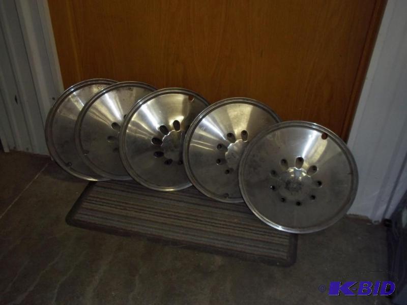 lot 25 image: Hubcaps