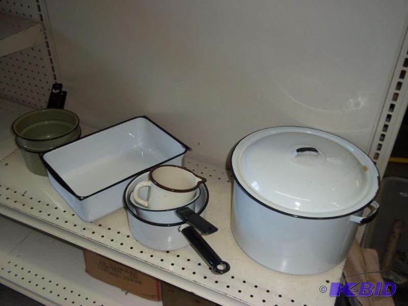 lot 250 image: Metal Cookware