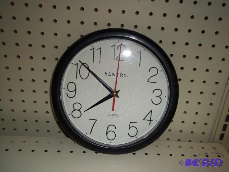 lot 259 image: Clock