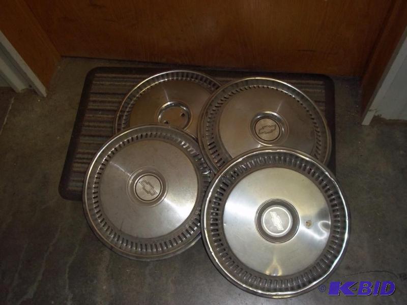 lot 26 image: Hubcaps